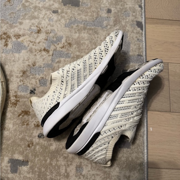 Women’s apl wave techloom shoes - Picture 4 of 7